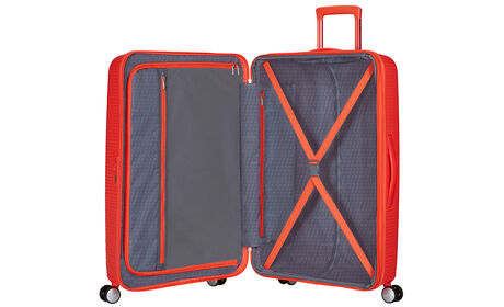 Sisällä ylimääräinen vetoketjullinen tasku