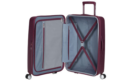 Sisällä ylimääräinen vetoketjullinen tasku