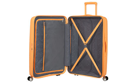 Sisällä ylimääräinen vetoketjullinen tasku