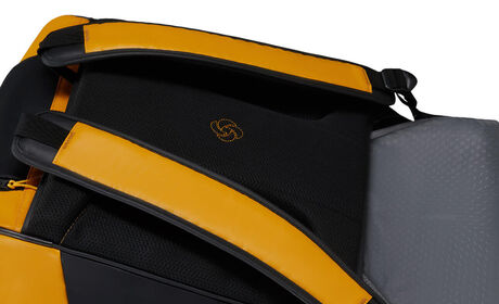 Sisältää olkahihnat