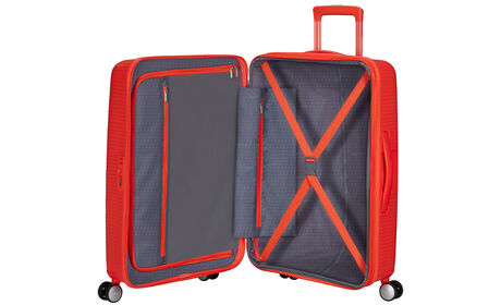 Sisällä ylimääräinen vetoketjullinen tasku