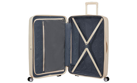 Sisällä ylimääräinen vetoketjullinen tasku