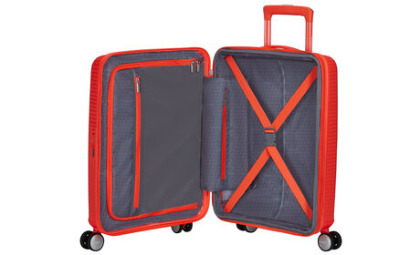 Sisällä ylimääräinen vetoketjullinen tasku