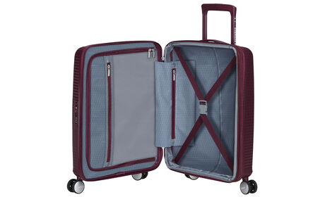 Sisällä ylimääräinen vetoketjullinen tasku