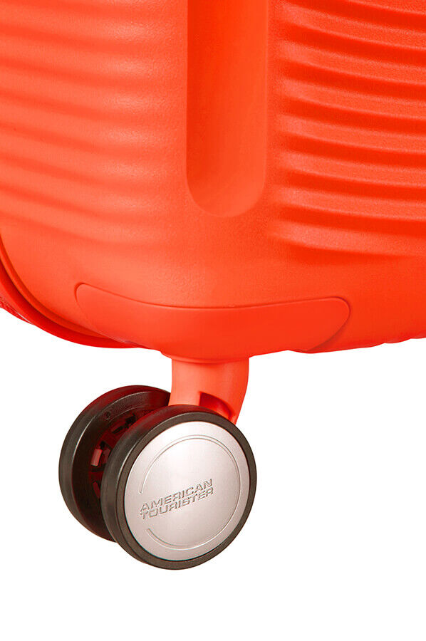 SoundBox Keskikokoinen matkalaukku | American Tourister Soundbox Spinner 67cm  Spicy Peach