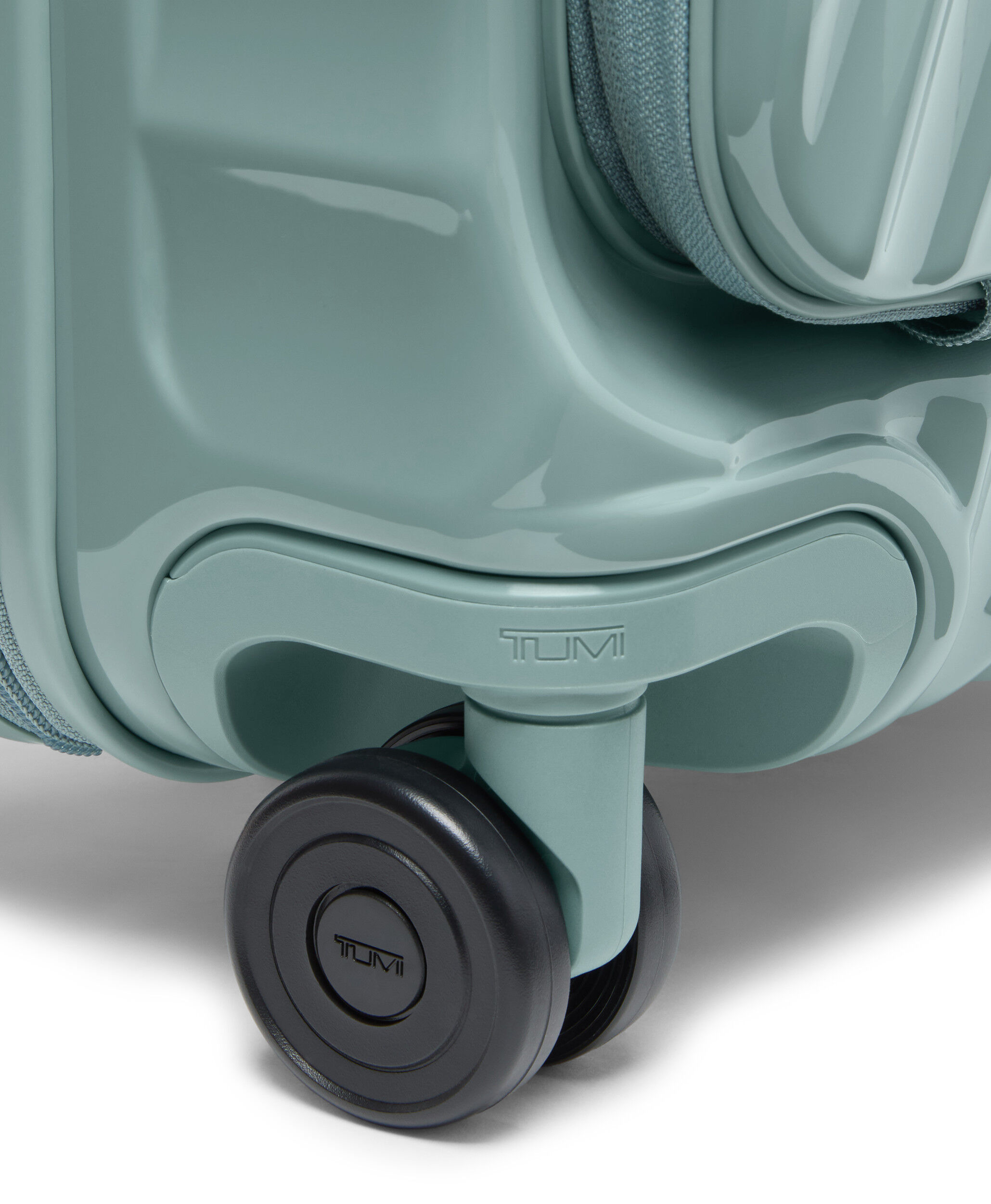 19 Degree Front Access Nelipy&ouml;r&auml;inen laajennettava matkalaukku