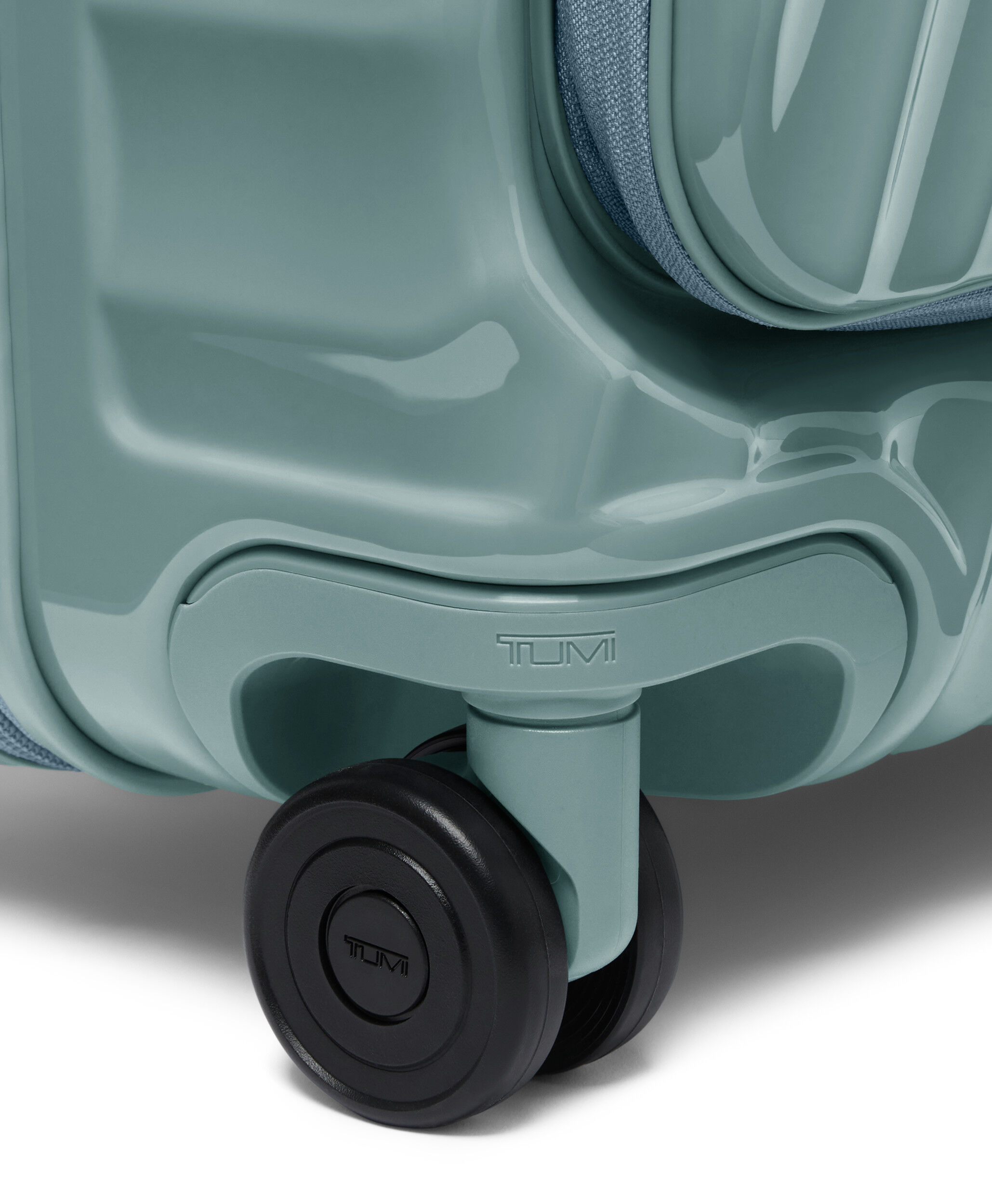 19 Degree Front Access Nelipy&ouml;r&auml;inen laajennettava matkalaukku 66 cm | TUMI Medium Front Access Expandable Checked