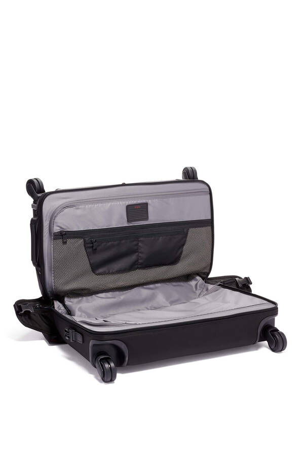 TUMI Alpha 2 GARMENT 4 WHL C/O  Black